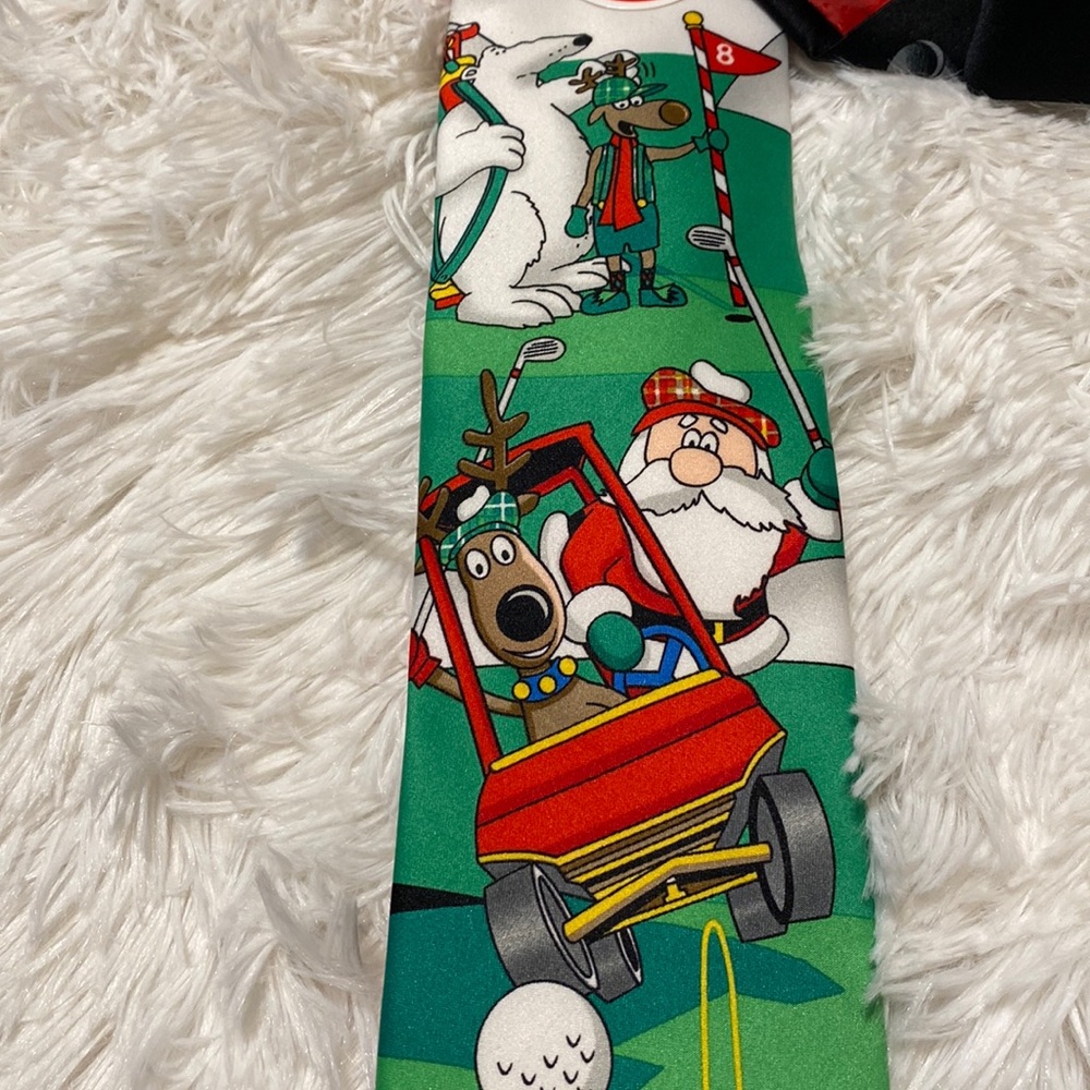 Golfer’s holiday tie